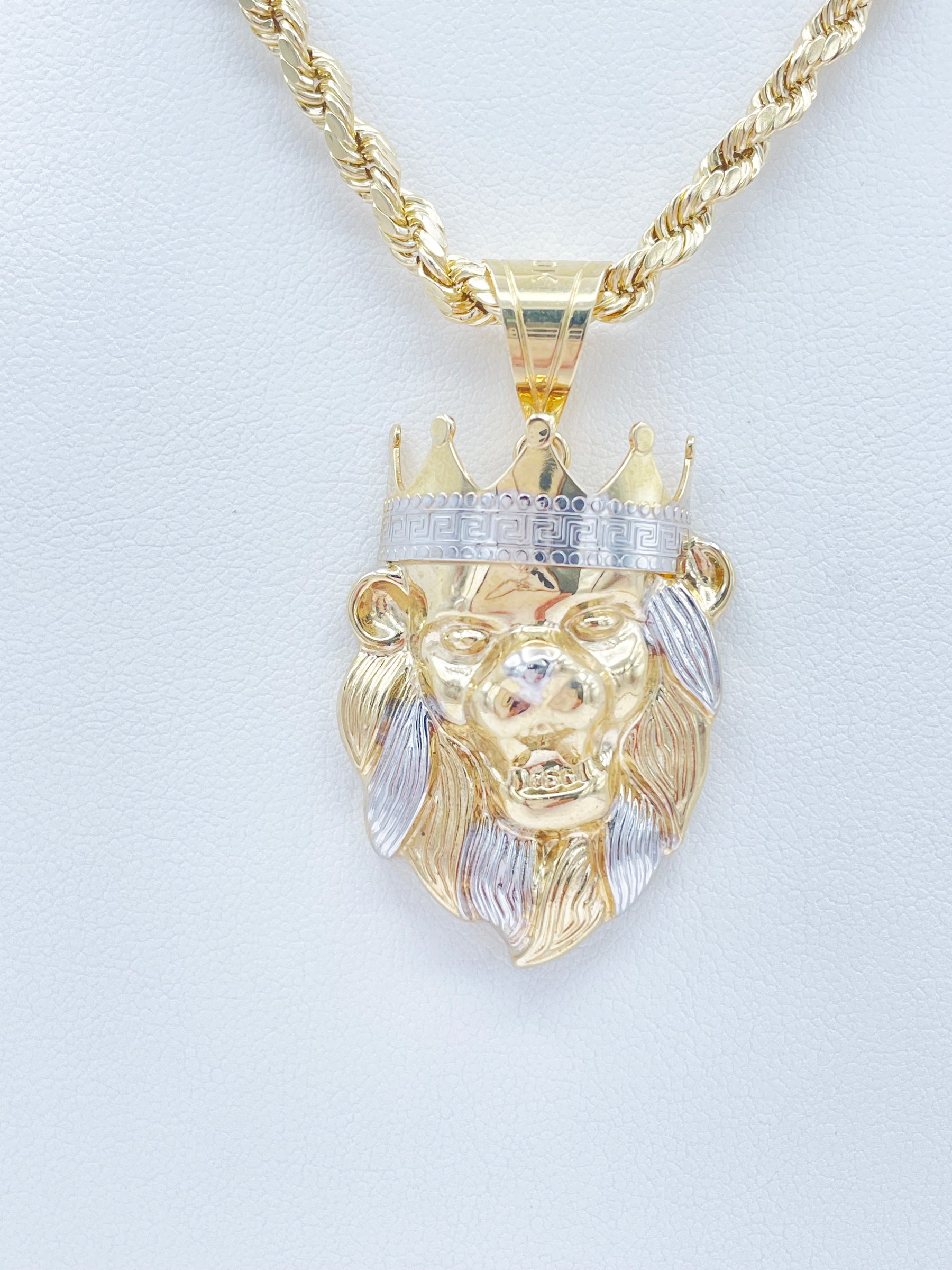 10K Gold Lion Head w/crown (5.62g)